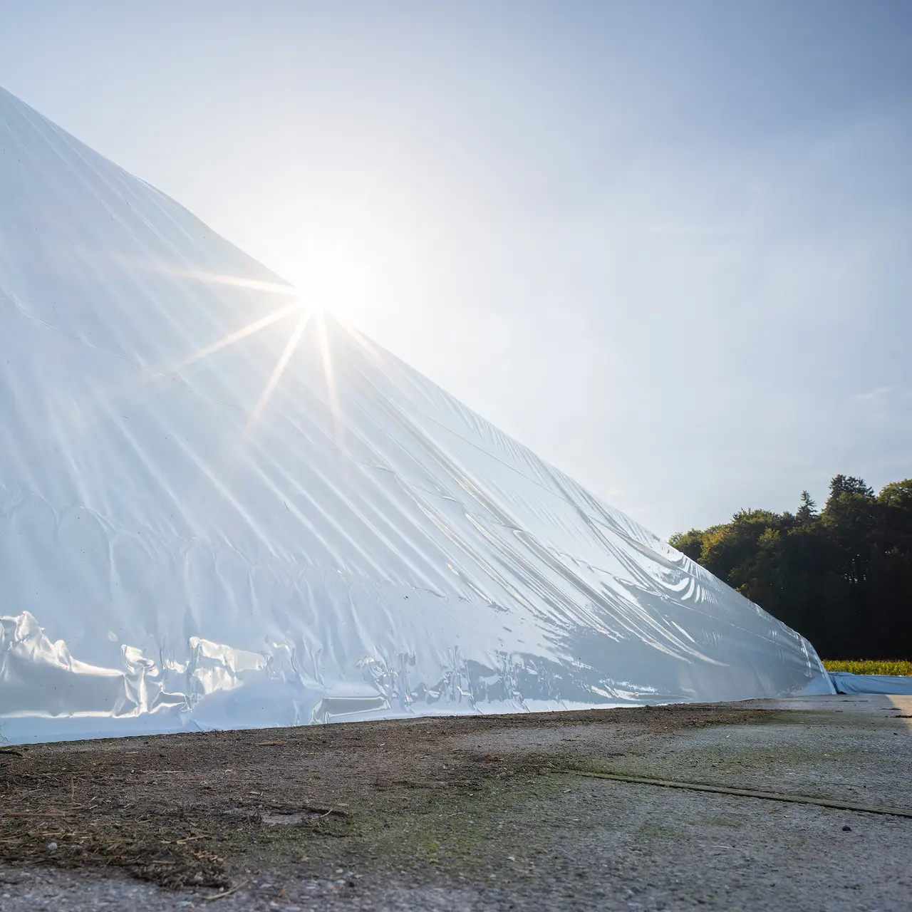 blaue-wandfolie silowand-mit-sonne