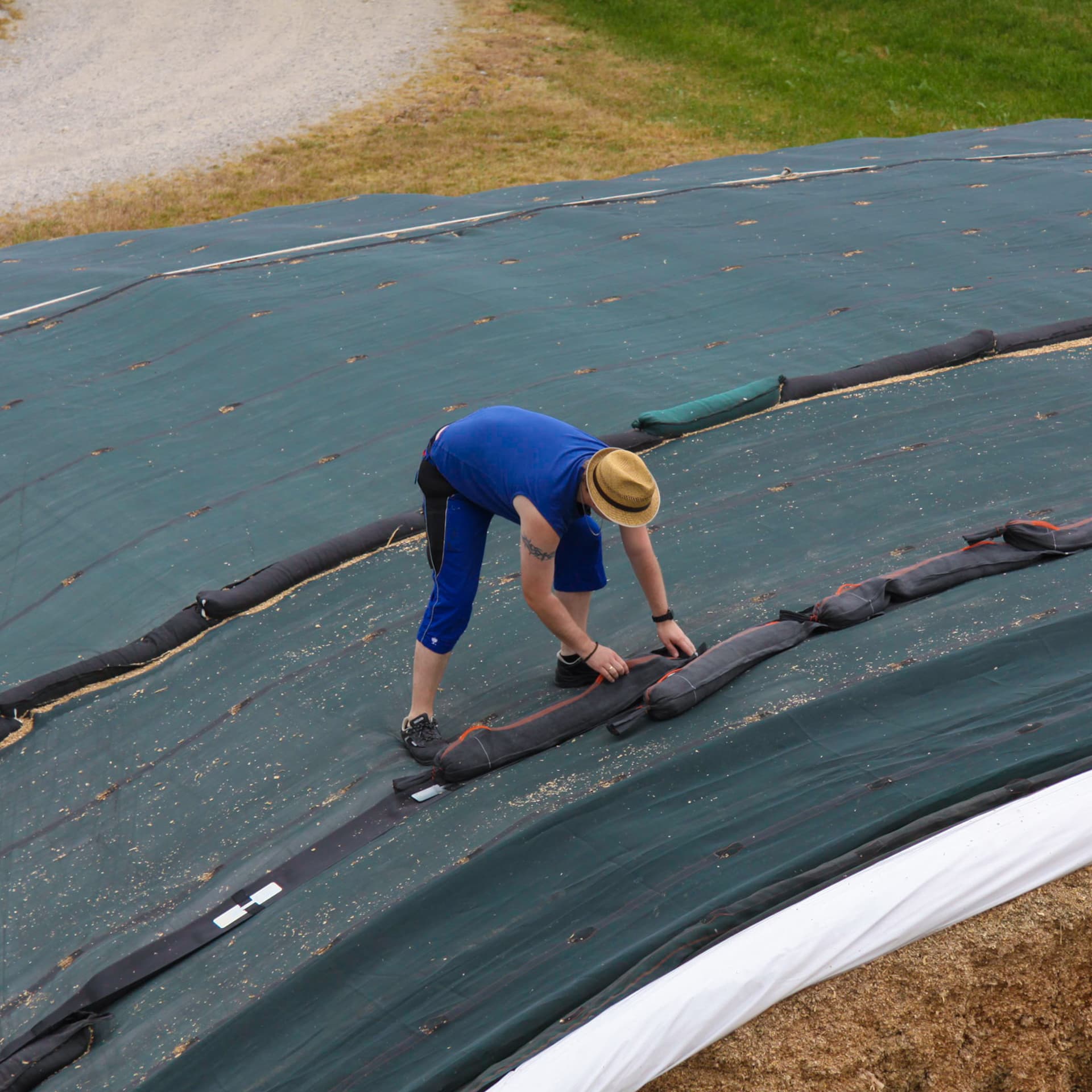 Landwirt mit SILOfix Landwirt auf Silo