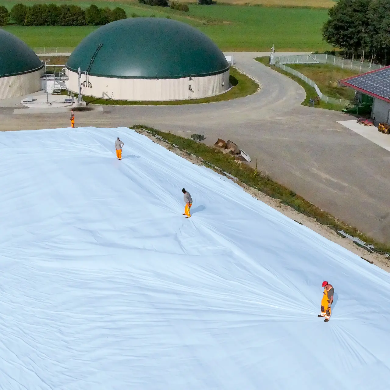 boeck-silofolie-mit-biogasanlage siloabdeckfolie-fuer-biogas