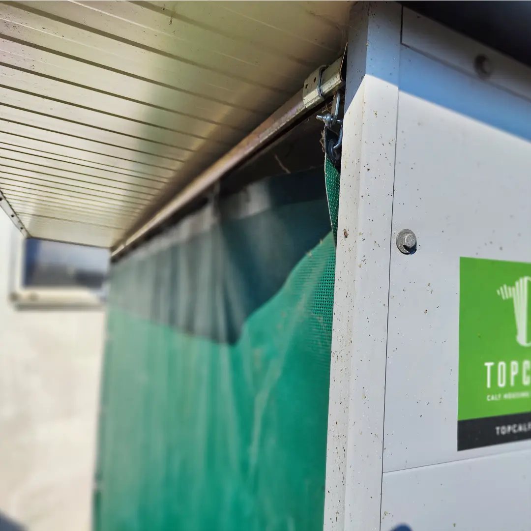 ansicht-kaelberhuette-seite topcalf-mit-gruenen-windschutz